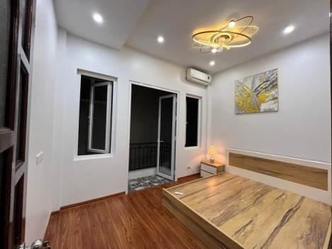 Bán Nhà Hào Nam 35m- 4 tầng- mặt tiền 4m , kinh doanh online đỉnh cao, cách bãi ô tô 80m. Giá 4.95