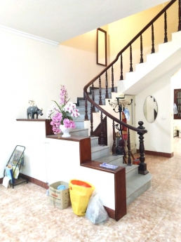 Bán gấp nhà Phan Kế Bính, Ba Đình, ô chờ thang máy, nhà dân xây.