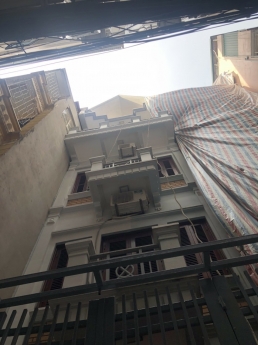BÁN NHÀ PHỐ QUAN HOA QUẬN CẦU GIẤY 60m2 x 5 T 8.2 TỶ Ô TÔ KD