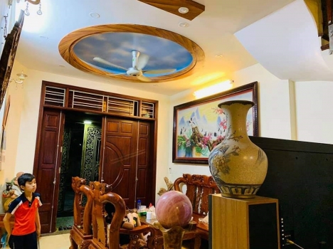 RẤT GẦN ĐƯỜNG, Lạc Long Quân 45m x 5 tầng, MT 4.2m, 5.5 tỷ.