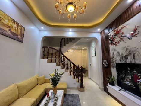 Bán Nhà Hào Nam 35m- 4 tầng- mặt tiền 4m , kinh doanh online đỉnh cao, cách bãi ô tô 80m. Giá 4.95