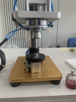 Máy đóng nắp chai nước hoa, máy dập nắp chai, máy đóng nắp chai bằng khí nén