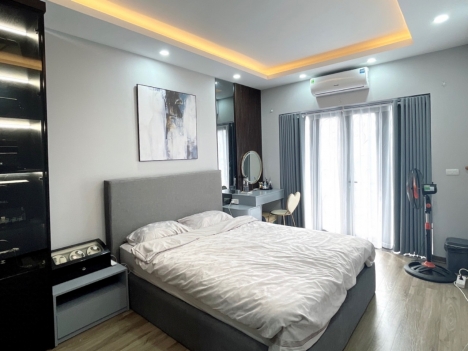 BÁN NHÀ PHỐ THANH NHÀN: 52M2, 5 TẦNG, MT 5M, Ô TÔ ĐỖ 10M, NGÕ 3 GÁC. 5.45 TỶ