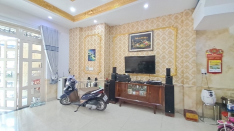 Bán gấp nhà QUANG TRUNG, hẻm xe hơi, 6m x 11m, 4 lầu, chỉ nhỉnh 6 tỷ