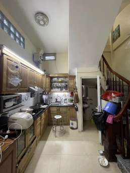 Bán nhà 6 Tầng Trung tâm Cầu Giấy.  NHÀ ĐẸP, LÔ GÓC. Giá chỉ 5.25 tỷ . Sẵn dọn về ở luôn.