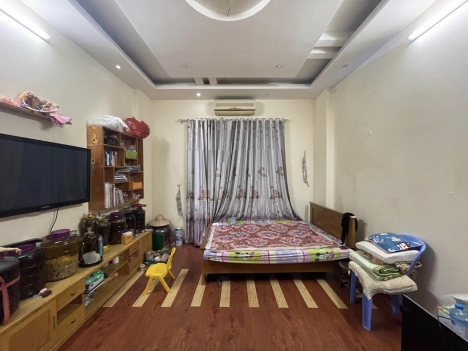 Bán nhà 6 Tầng Trung tâm Cầu Giấy.  NHÀ ĐẸP, LÔ GÓC. Giá chỉ 5.25 tỷ . Sẵn dọn về ở luôn.
