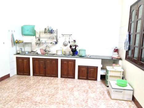 Bán gấp nhà Phan Kế Bính, Ba Đình, ô chờ thang máy, nhà dân xây.