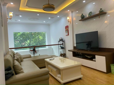 Bán nhà thị trấn CHÚC SƠN, 43M2 X 4 tầng, lô góc Ô TÔ  đỗ cửa, nhỉnh 2 tỷ.