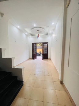 Tân Mai 40m2 ô tô 7 chỗ đỗ cửa  giá 4 tỷ có nhà 41m2
