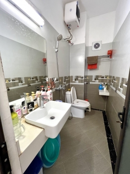 Bán nhà Lĩnh Nam OTO đỗ cổng, vài bước ra phố, 33m2,6 tầng, 5 ngủ chỉ 3,2 tỷ.