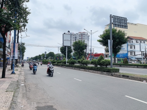 Mặt tiền đường trường chinh 125m2 ngang 4,2m dài 30n - giá 16 tỷ