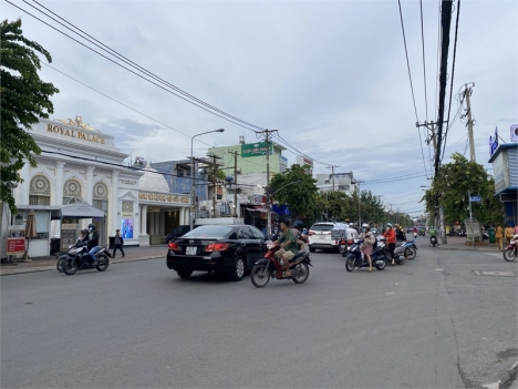 NHÀ NGANG 5, PHAN VĂN HỚN, Q12, 79 m2 ,3 PN, HẺM 8m,  5 TỶ 7
