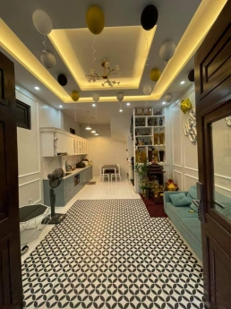 15m ra tới ô tô, Võ Chí Công 39m x 5 tầng, MT 4m, giá 4.2 tỷ.