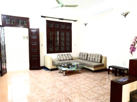 Bán gấp nhà Phan Kế Bính, Ba Đình, ô chờ thang máy, nhà dân xây.