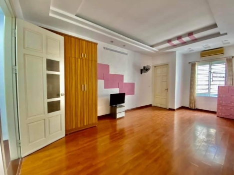 BÁN NHÀ CẦU GIẤY-LÔ GÓC-60M RA MẶT PHỐ-FULL ĐỒ-45m-CHỈ 4TỶ