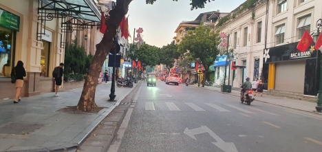 Cực hiếm, mặt phố Tràng Tiền, Hoàn Kiếm, 268m, MT5m giá 250 tỷ. LH: