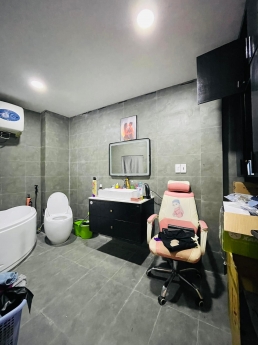 Xem ngay chờ chi, Nhà 3 tầng, mt nhựa Thân Nhân Trung, DTSD 60m. 5ty