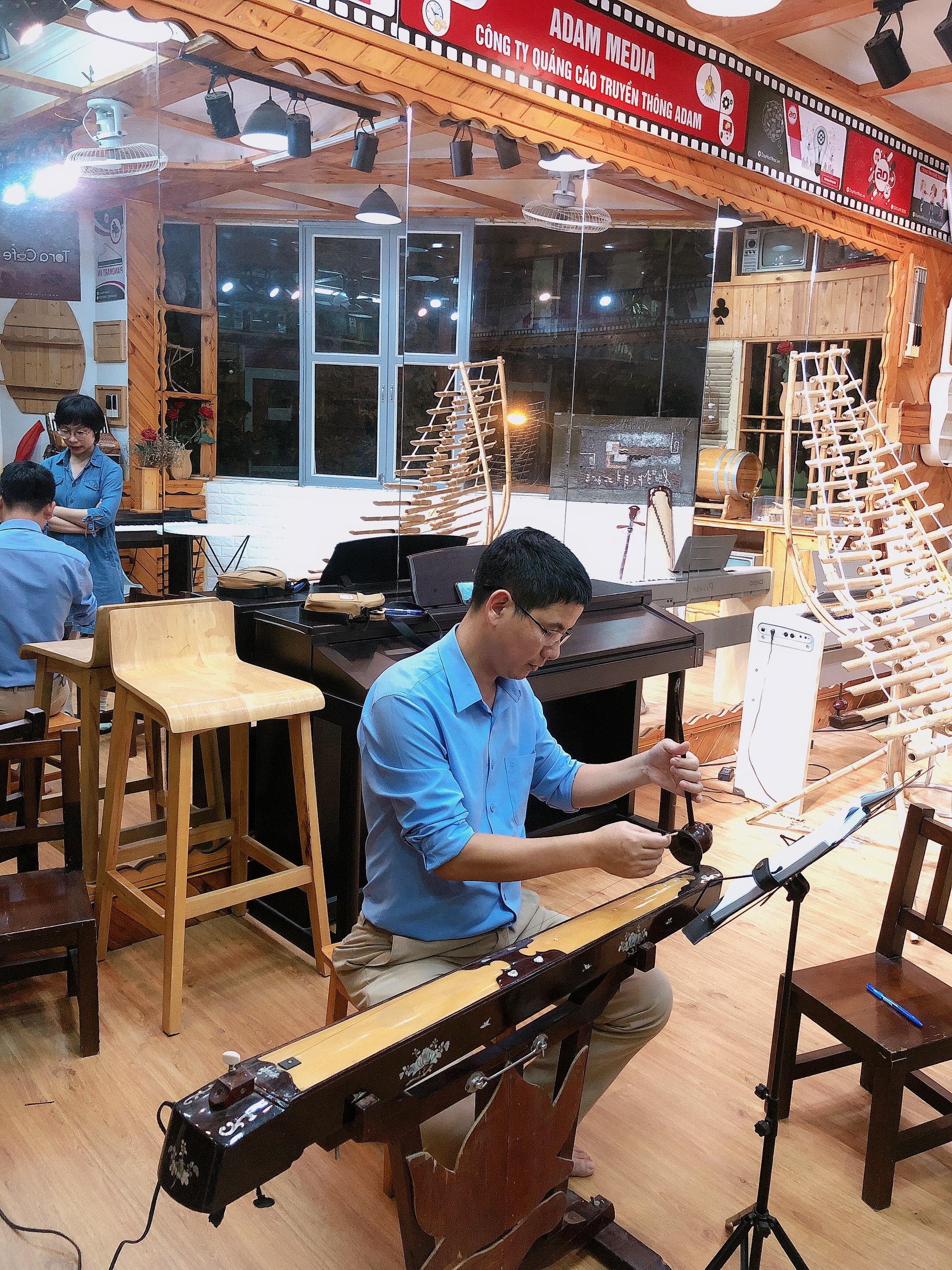 LỚP HỌC ĐÀN BẦU ĐẦY TÍNH DÂN GIAN TẠI ADAM