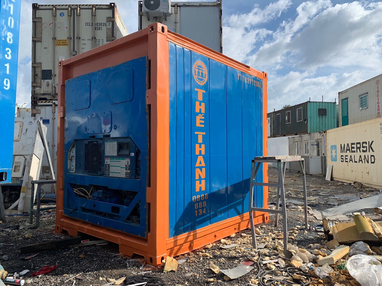 Container lạnh 10feet còn 3 cái thanh lí giá rẻ khách nào cần lh em 