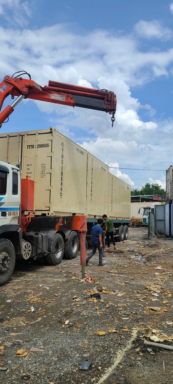 Container lạnh 10feet còn 3 cái thanh lí giá rẻ khách nào cần lh em 