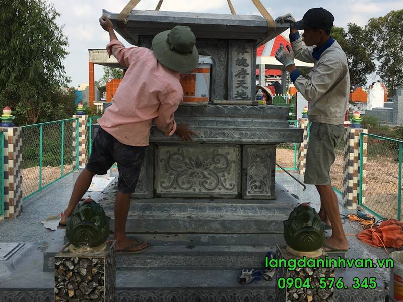 Mộ tháp đẹp bằng đá tự nhiên được lắp đặt tại long an