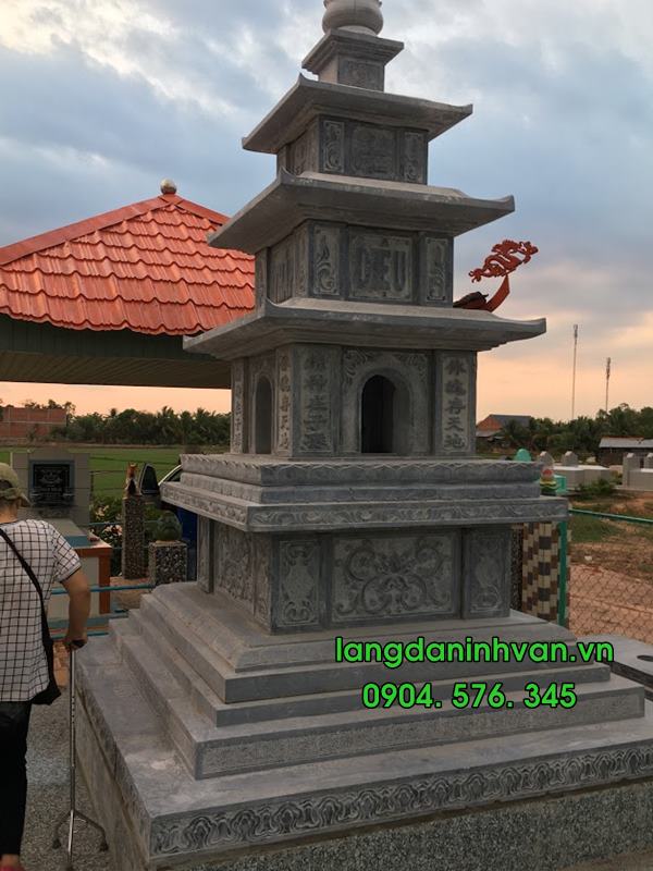 Tháp phật giáo đẹp được làm bằng đá tự nhiên