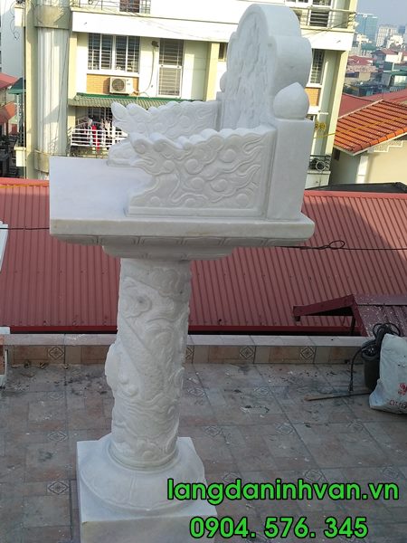 Mẫu bàn thờ thiên không mái bằng đá trắng
