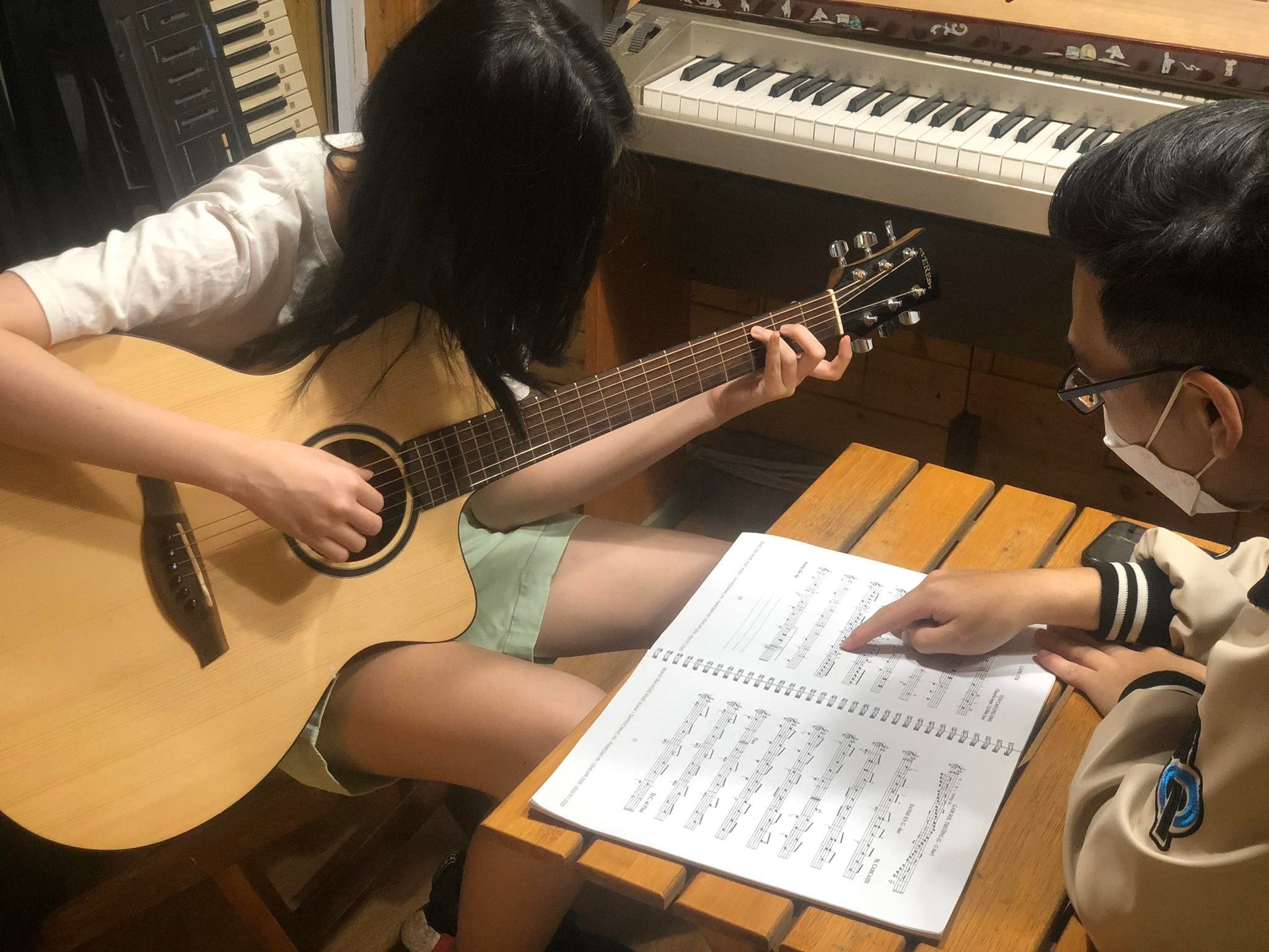 CHƠI UKULELE GIÚP THÔNG MINH HƠN - TTNT ADAM