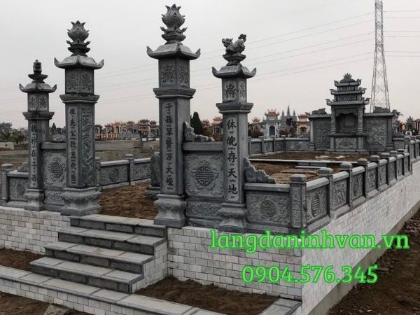 Những  khu  lăng  mộ đẹp bằng đá tự nhiên