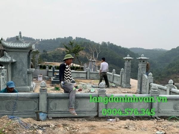 Những  khu  lăng  mộ đẹp bằng đá tự nhiên