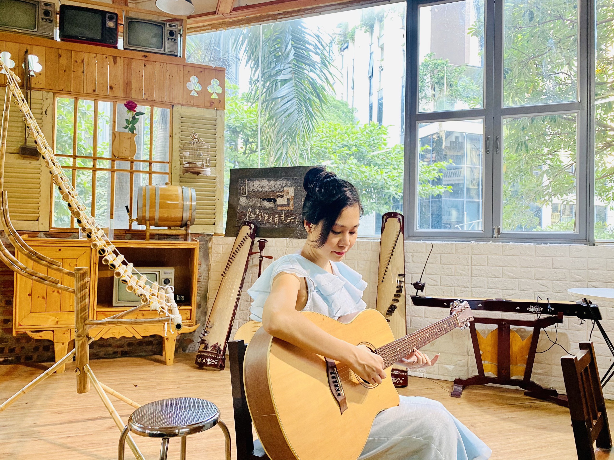 Tôi chơi đệm hát thì học cổ điển làm gì ? Đó là thắc mắc của mn