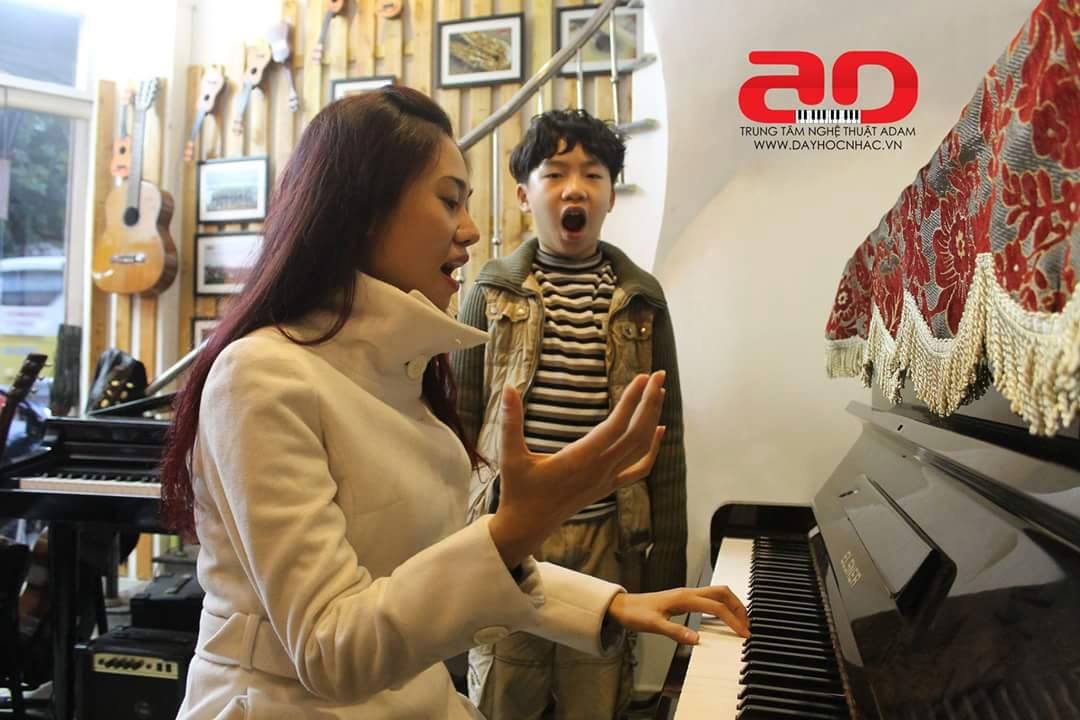Các bài hát chỉ có nhạc đệm mà không có tiếng hát được gọi là karaoke