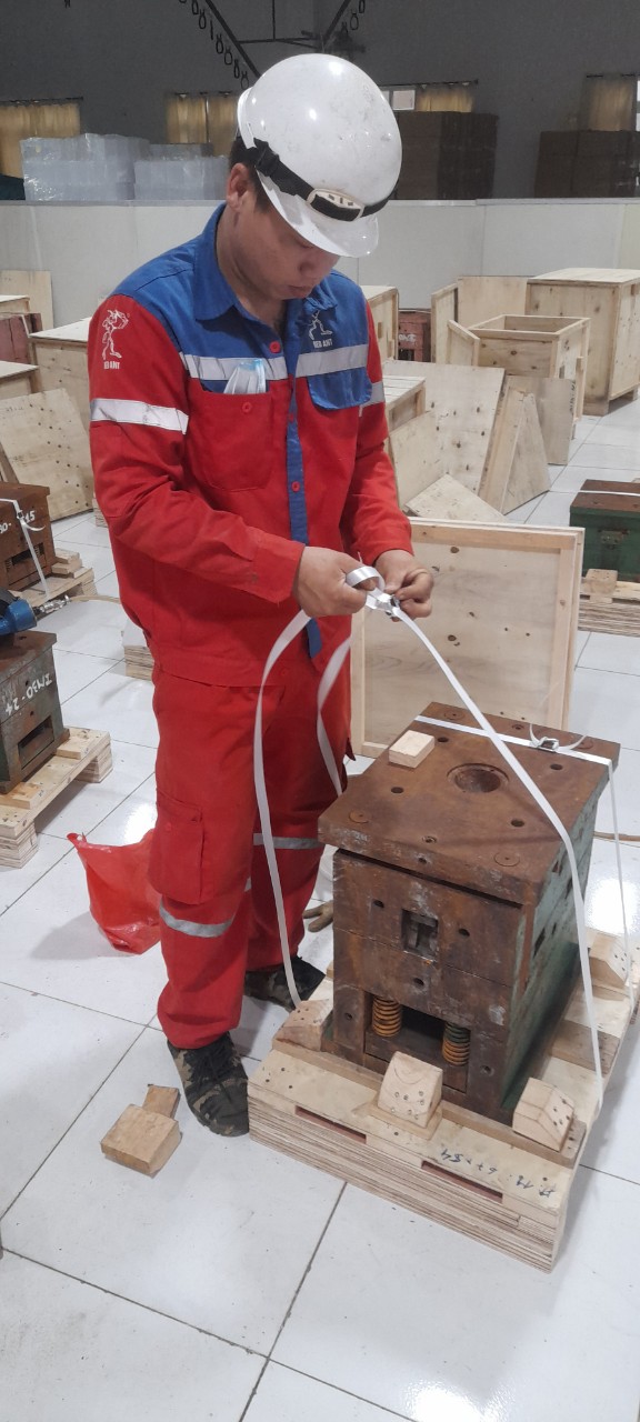 Đóng kiện gỗ cho hàng khuôn thép tại Hà Nam