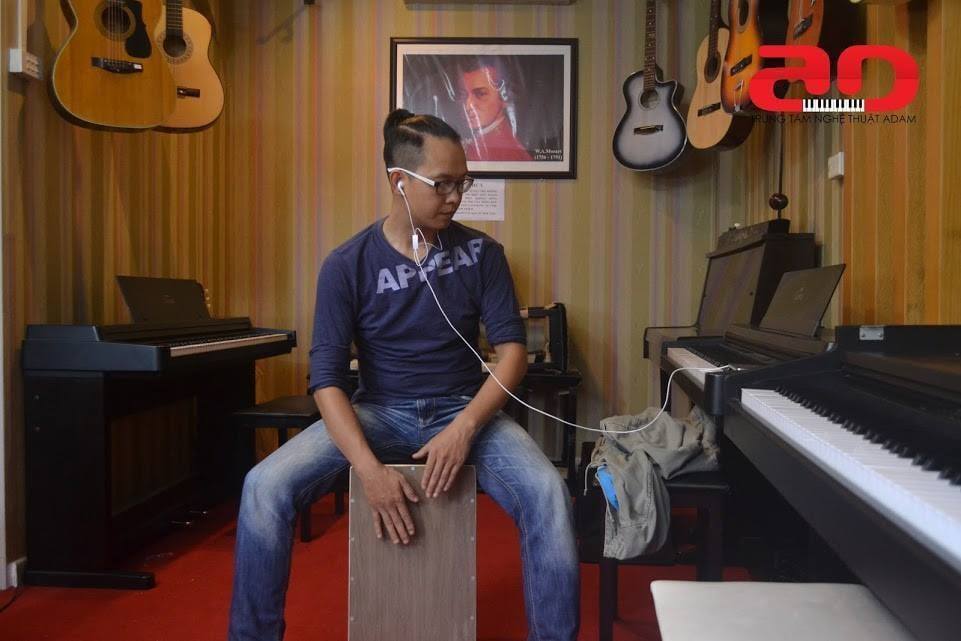 Trống cajon là bộ môn nhạc cụ gõ được khá phổ biến trên thế giới