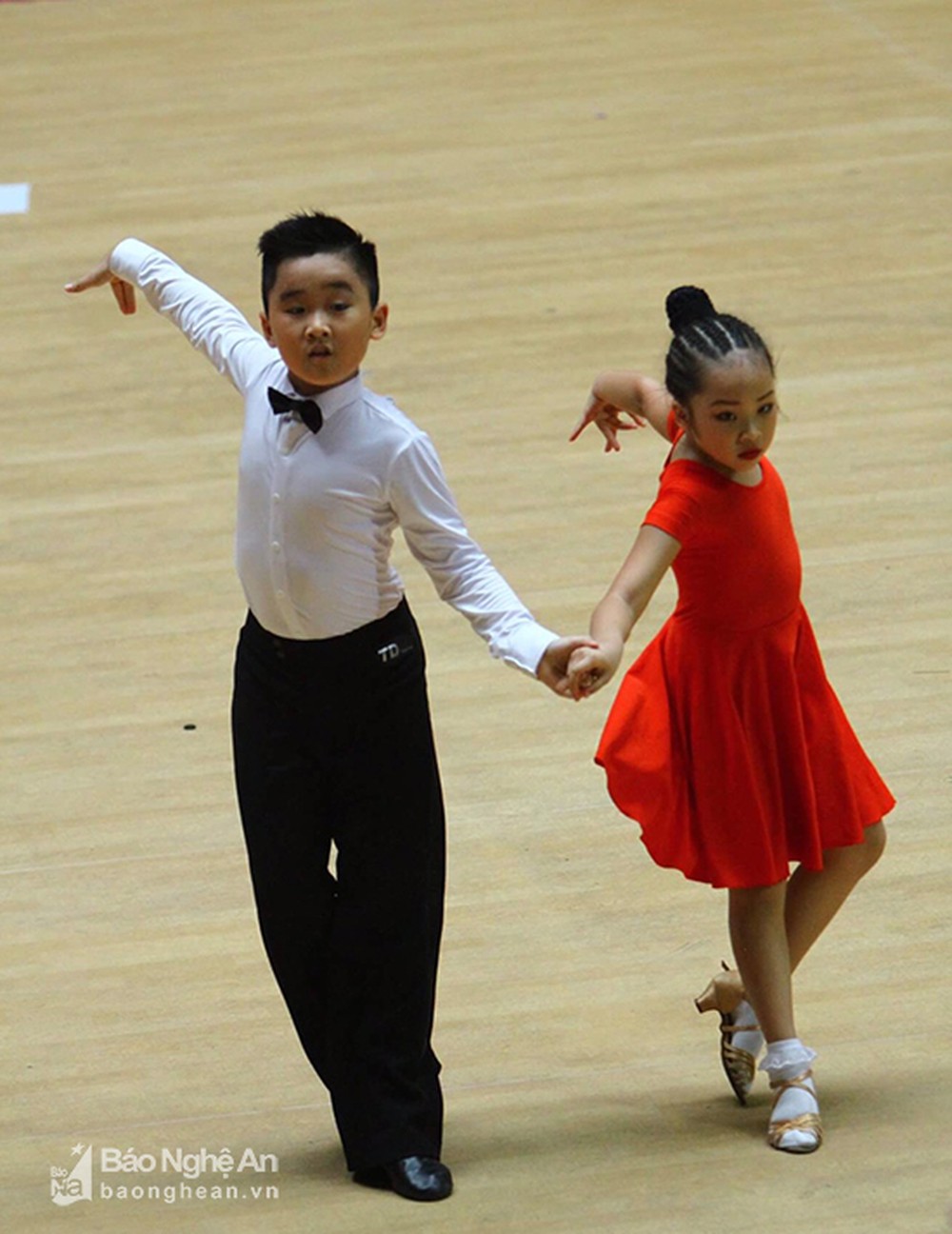Lợi ích khi cho trẻ học dancesport? có nên cho trẻ họ dancesport sớm