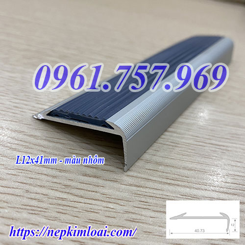 Nẹp nhôm chống trơn cầu thang, nẹp chống trượt bậc cầu thang