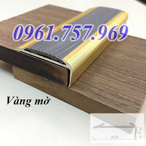 Nẹp nhôm chống trơn cầu thang, nẹp chống trượt bậc cầu thang