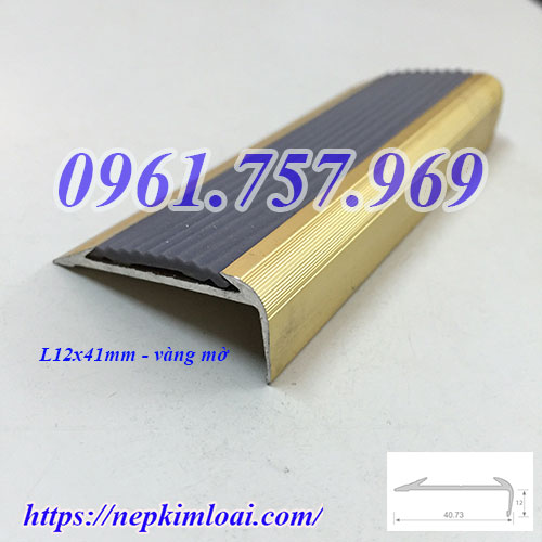 Nẹp nhôm chống trơn cầu thang, nẹp chống trượt bậc cầu thang