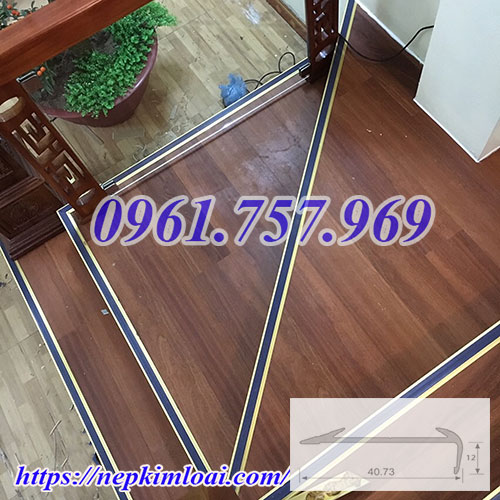 Nẹp nhôm chống trơn cầu thang, nẹp chống trượt bậc cầu thang