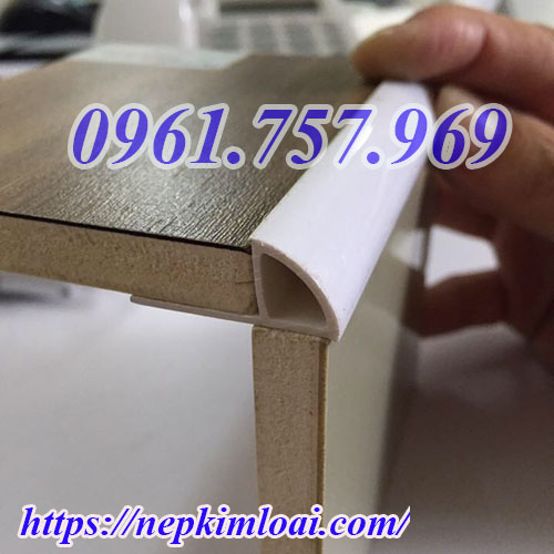 Nẹp góc màu trắng. nẹp bo góc nhựa, nẹp nhựa bo góc tròn