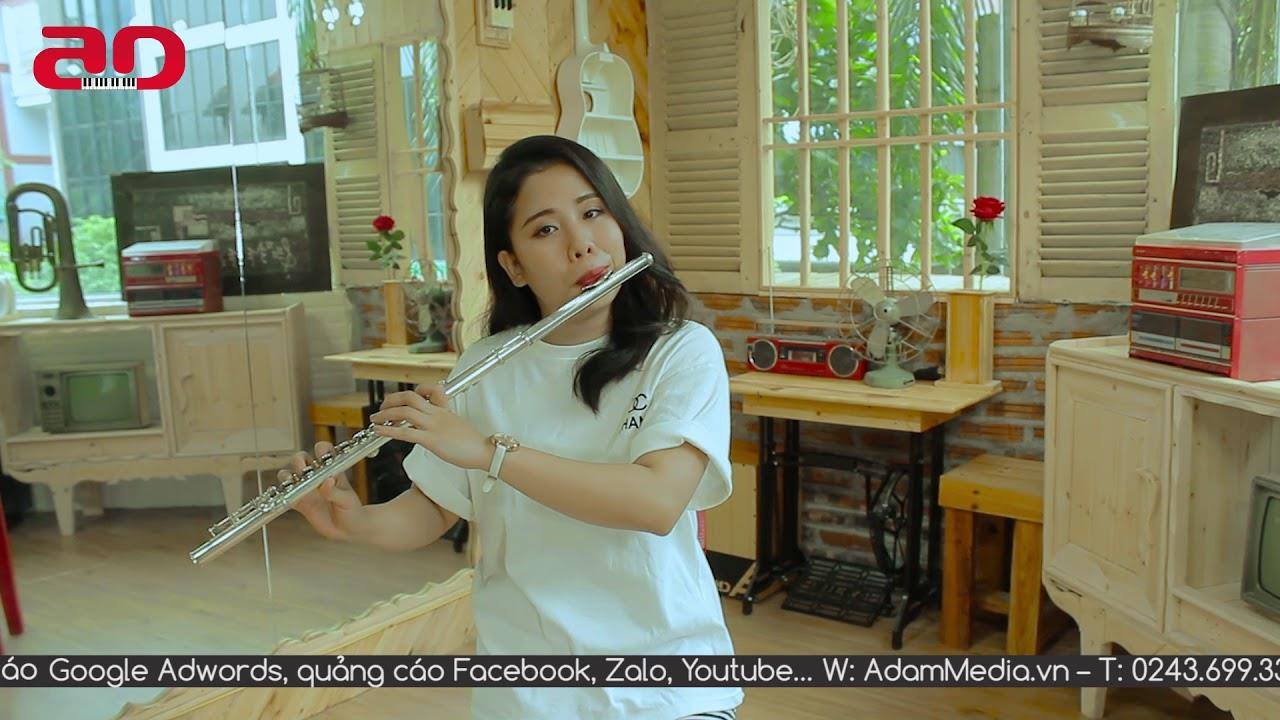 Nhớ đặt miệng thổi ở ngay giữa môi để phát ra âm thanh tốt nhất