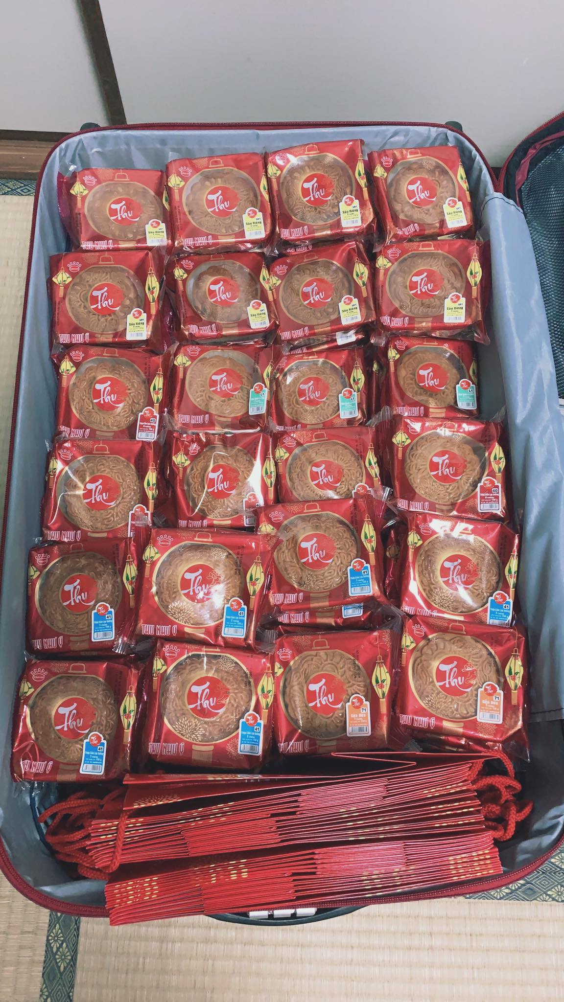 Gửi bánh trung thu đi Malaysia - Tiến Việt Express