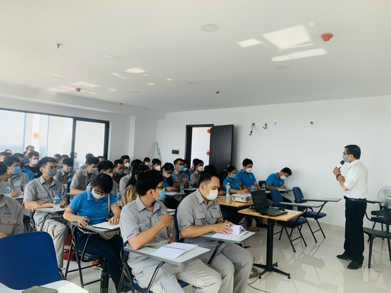 Huấn luyện an toàn vệ sinh lao động và quan trắc môi trường lao động