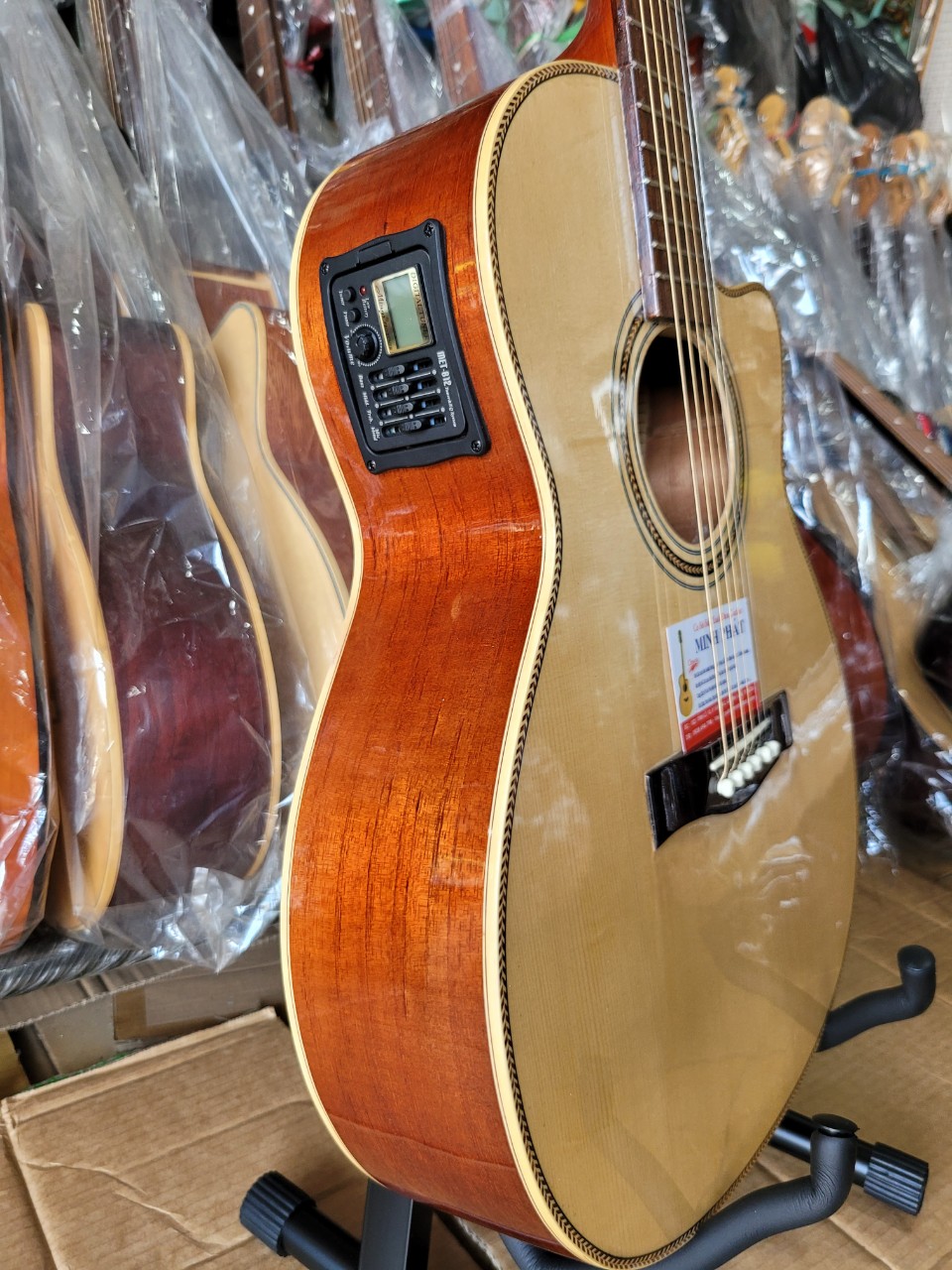 Bán đàn guitar có eq tại TPHCM - Guitar Minh Phát
