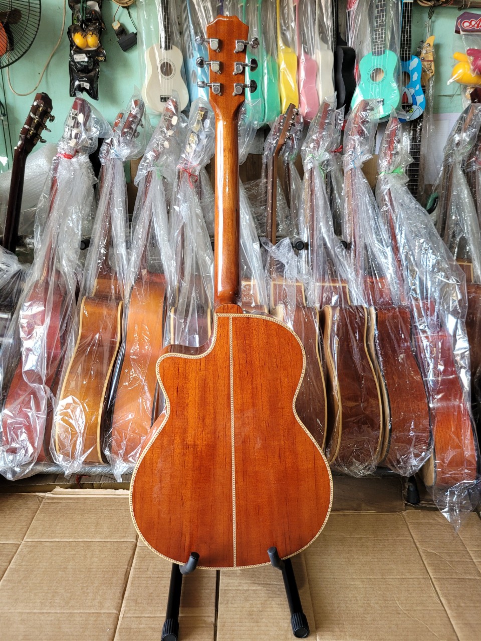 Bán đàn guitar có eq tại TPHCM - Guitar Minh Phát