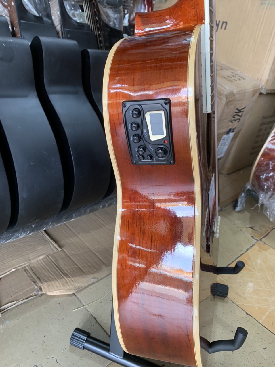 Bán đàn guitar có eq tại TPHCM - Guitar Minh Phát