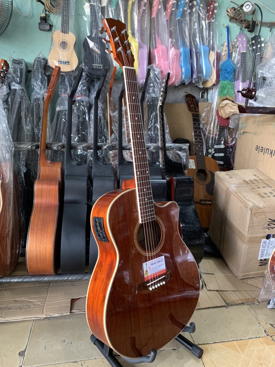 Bán đàn guitar có eq tại TPHCM - Guitar Minh Phát