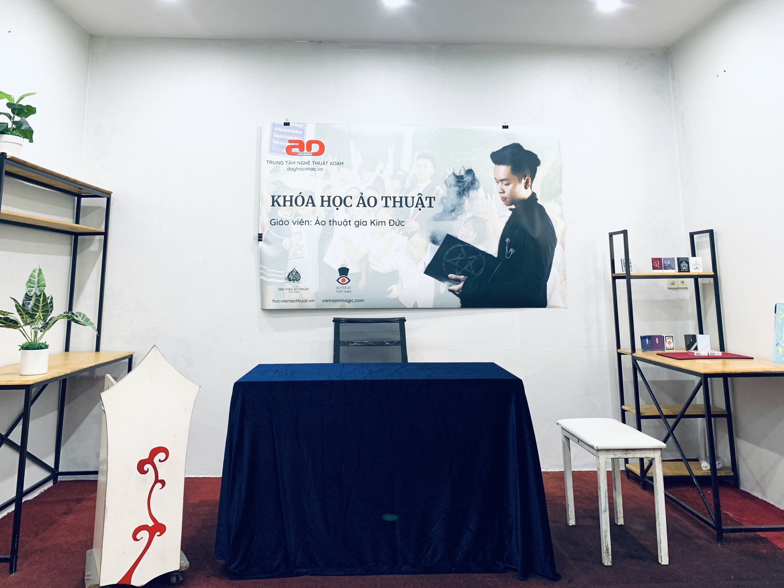 Những nghệ sĩ ảo thuật được gọi là ảo thuật gia .....