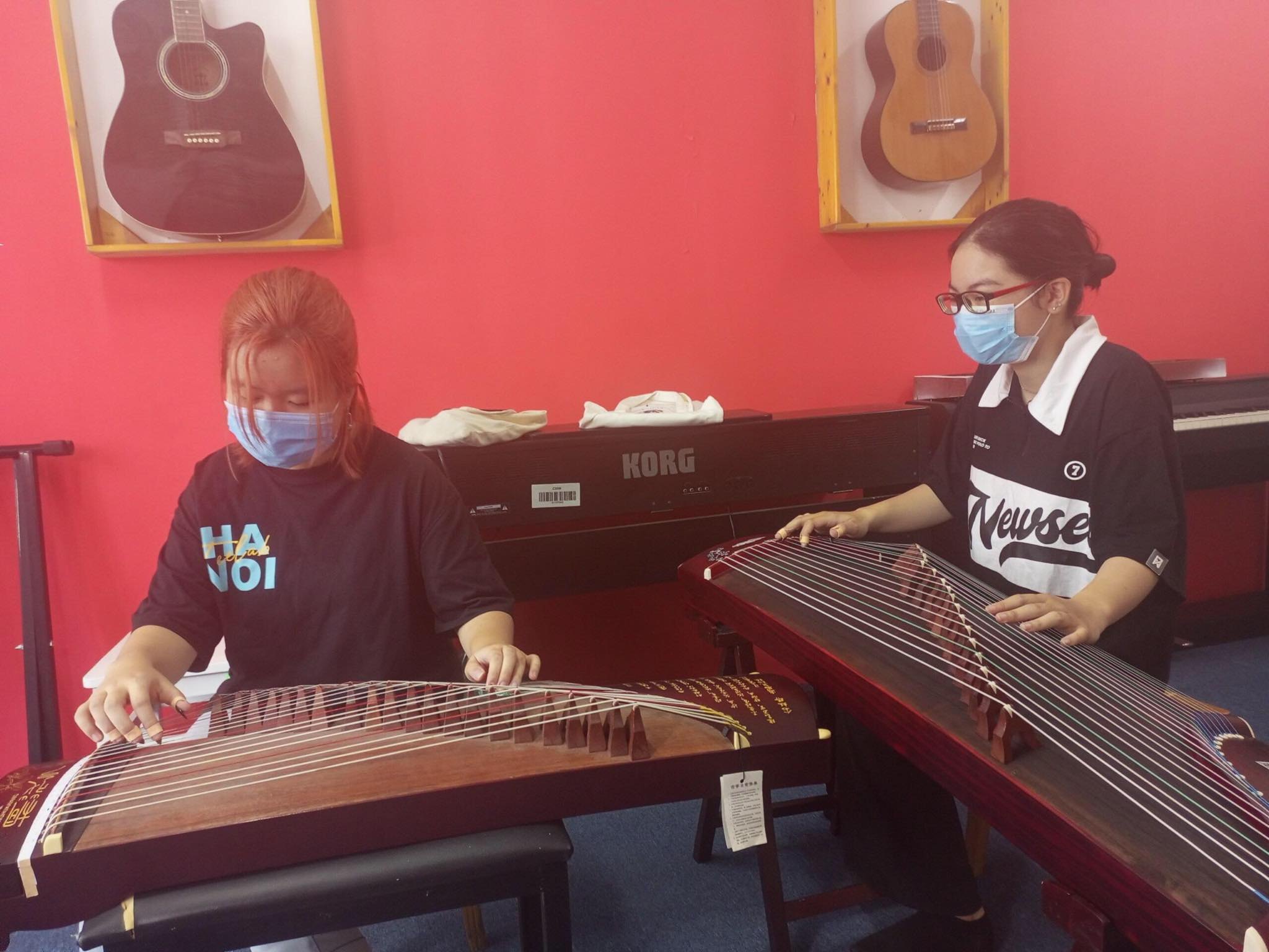 Đôi khi người ta nói rằng cổ tranh về cơ bản là 1 phiên bản nhỏ hơn và