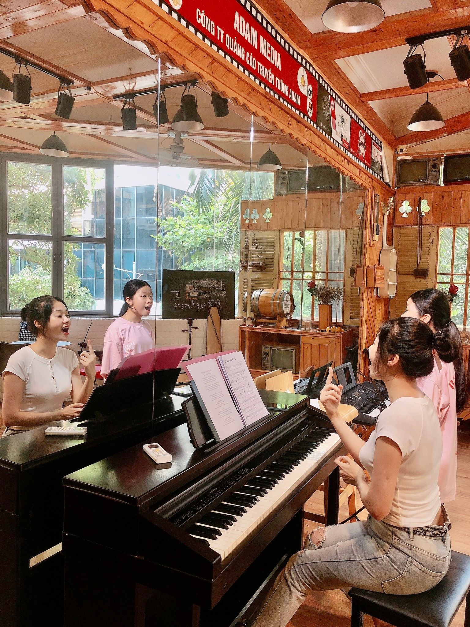 Học thanh nhạc qua những bài luyện thanh hay học cách xử lý ngôn ngữ